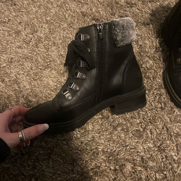 Shearling Black Boots - Picture 4 of 6